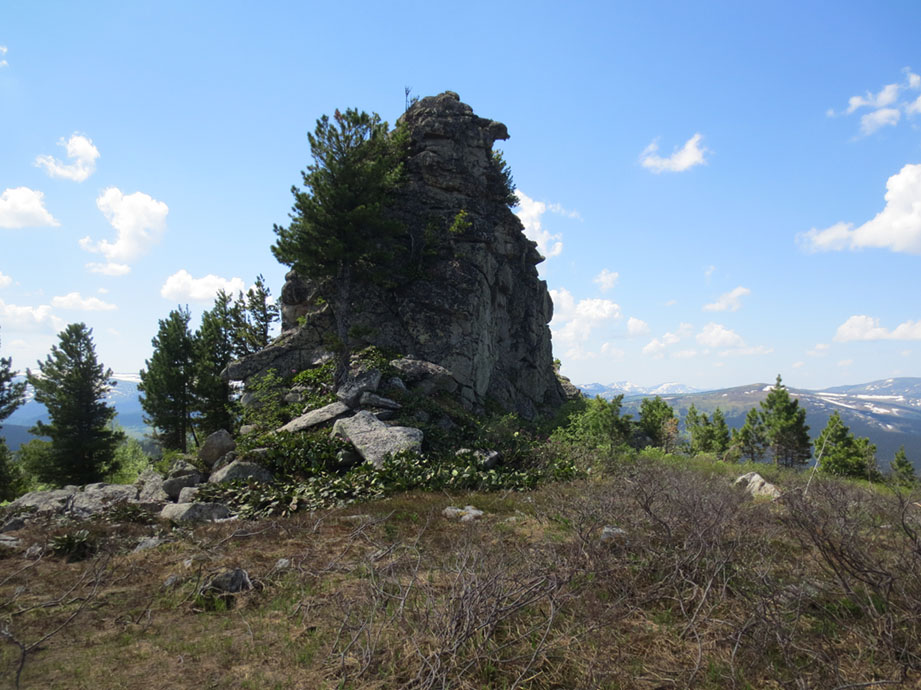 Планческая щель мегалиты